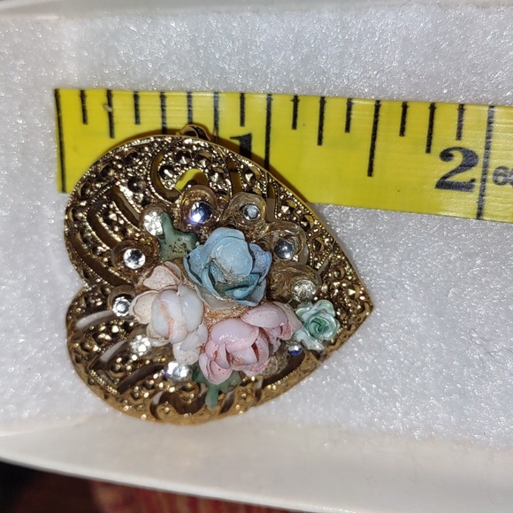 Gold Heart Pin w/Vintage Porcelain Flower Center - Picture 7 of 9
